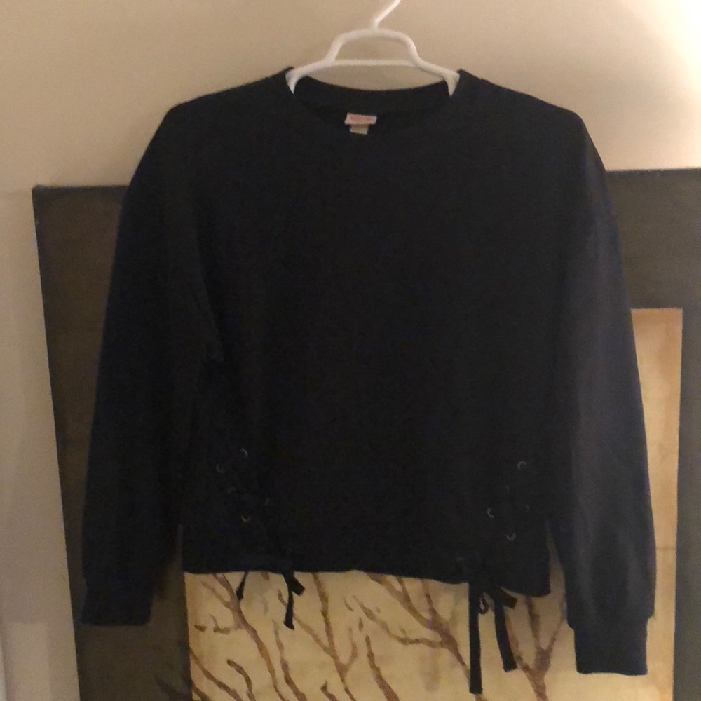 Black sweatshirt